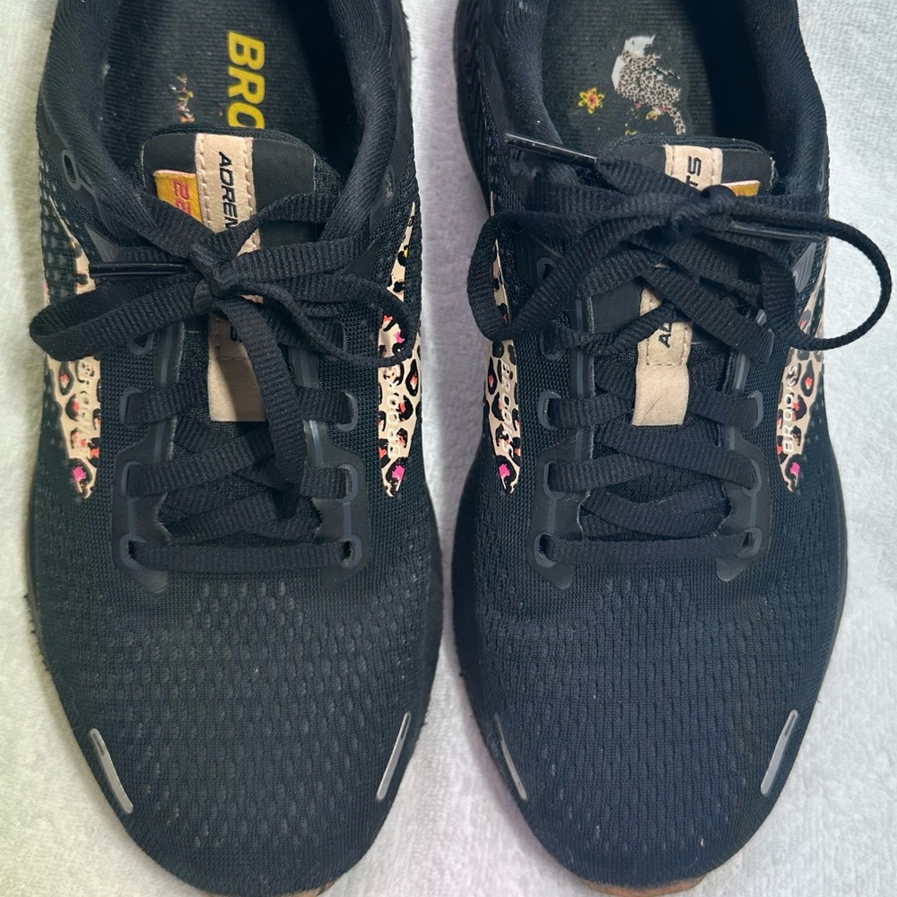 Brooks adrenaline gts 22 size 8 black with leopard print.
1203531B097